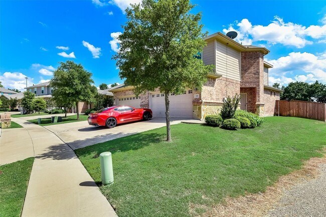 Building Photo - Beautiful Townhome in Grand Heritage West, Lavon!