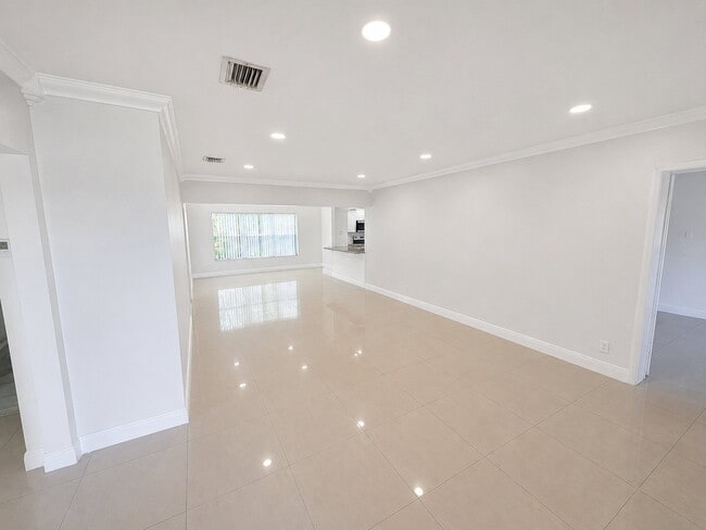 Building Photo - 1306 S 29th Ave