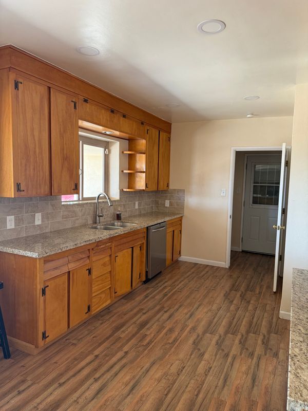 Building Photo - 1210 Greenwood Dr