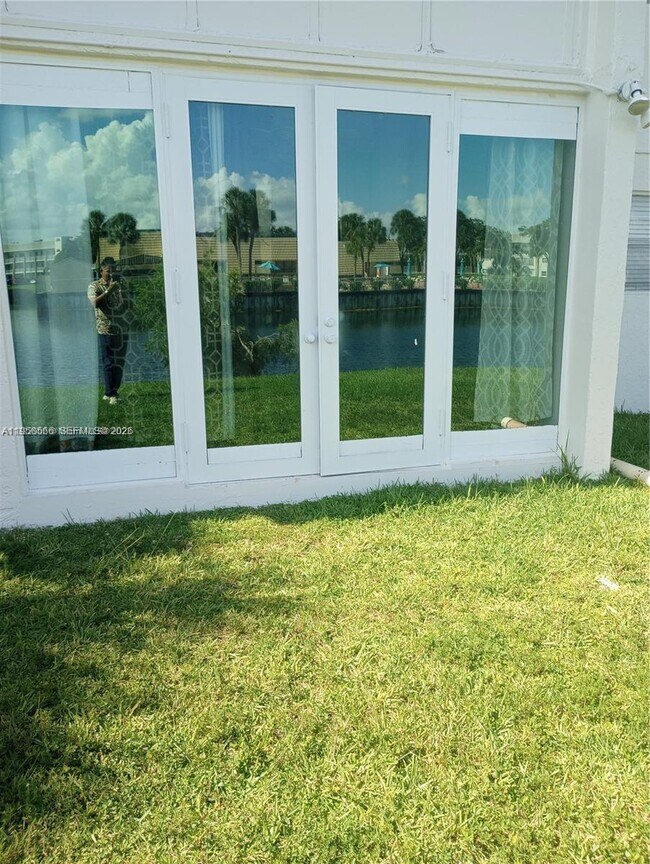 Building Photo - 8130 Sunrise Lakes Blvd