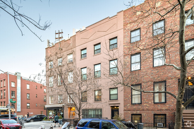 Building Photo - 555 Henry St