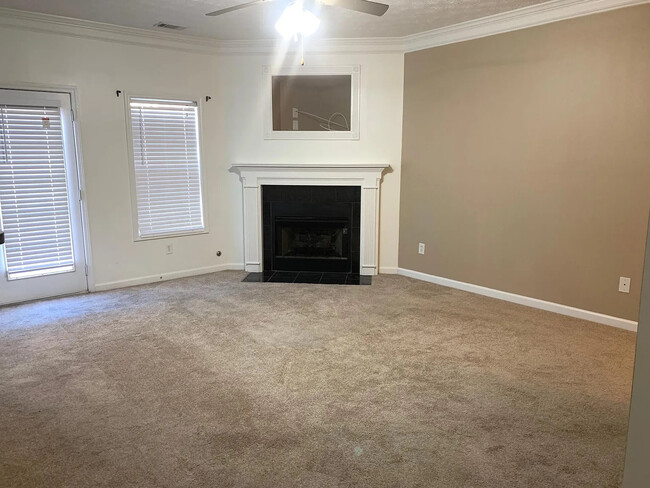 Building Photo - Room in Townhome on Roses Trail