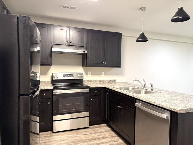 Foto del edificio - "Charming 2-Bed, 2-Bath Duplex Retreat in New Market's Idyllic Setting!"