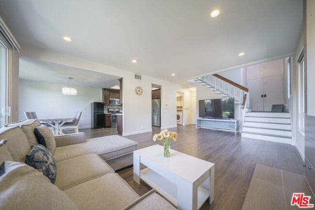 Foto del edificio - 2040 Woodbriar Ct