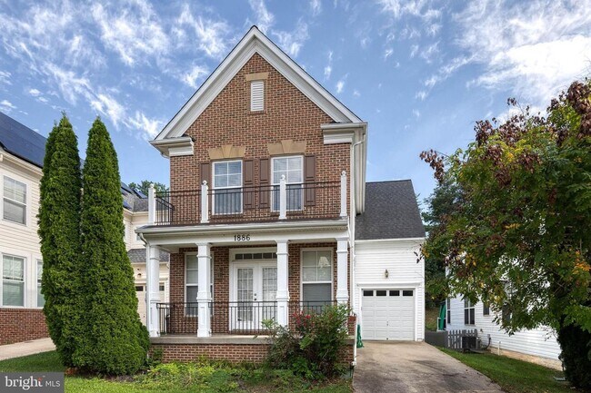 Building Photo - Live in this 4 bd 3.5 bth home in One of t...
