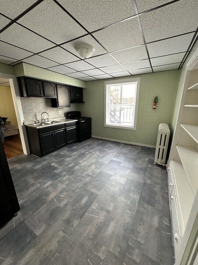 Building Photo - 906 Gompers Ave