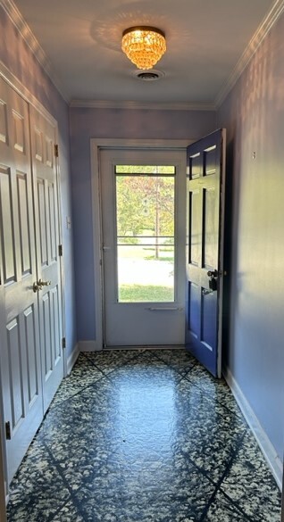 Front hall - 3307 Yanceyville St