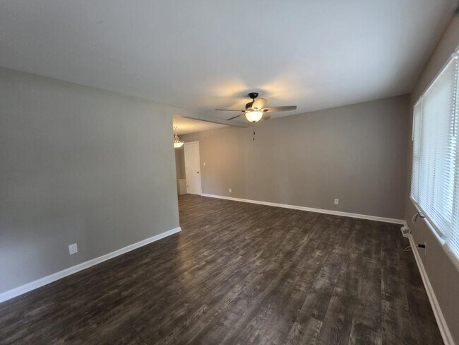 Building Photo - 9006 Wornall Rd