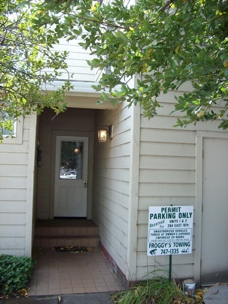 Building Photo - 284 E 16th Ave