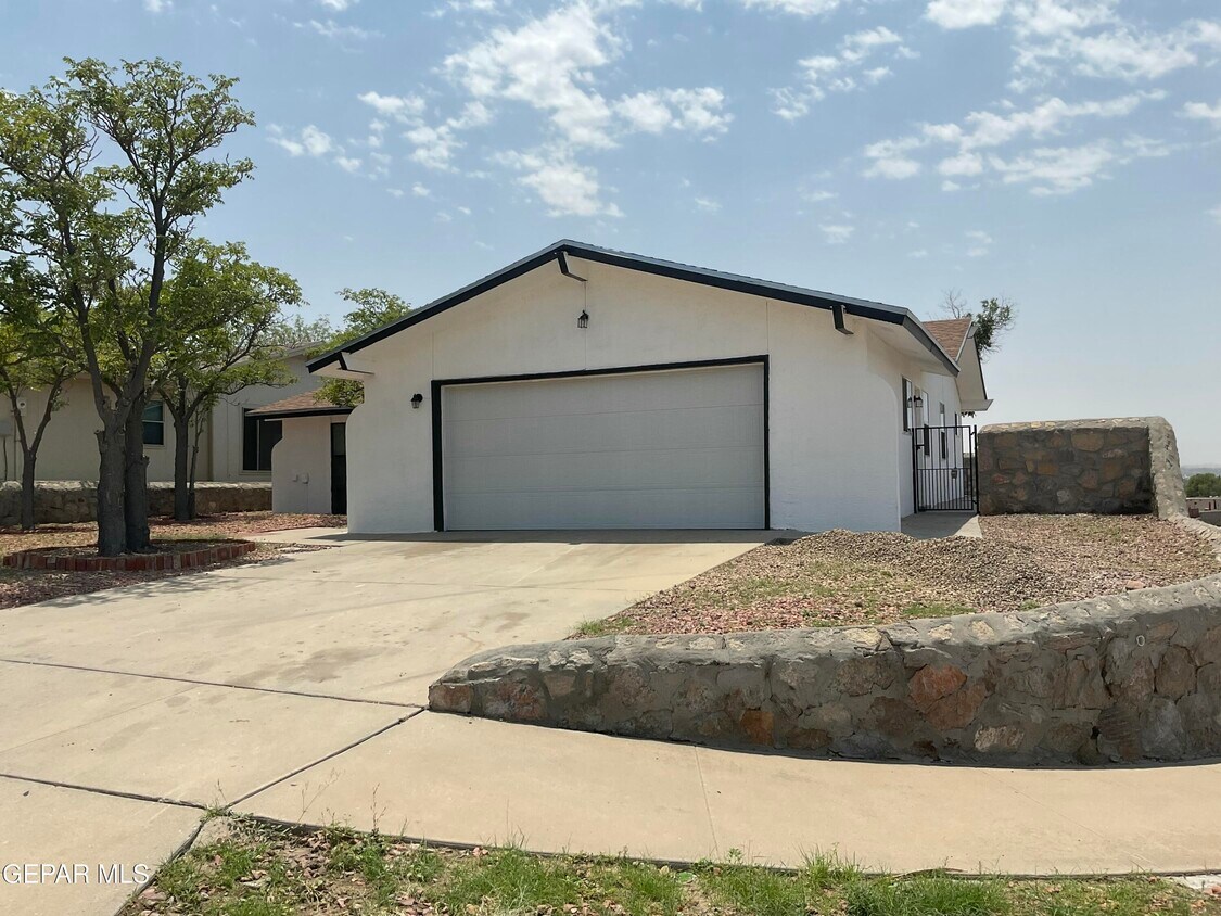 Foto principal - 335 Flynn Dr