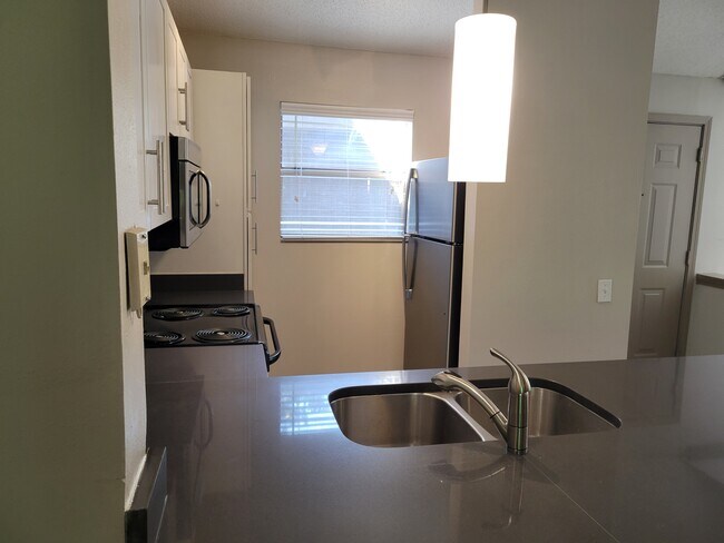 Foto del edificio - 1401 W Paces Ferry Rd NW