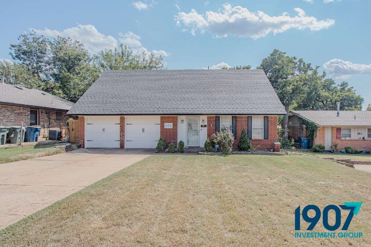 Photo - 616 Redstone Avenue