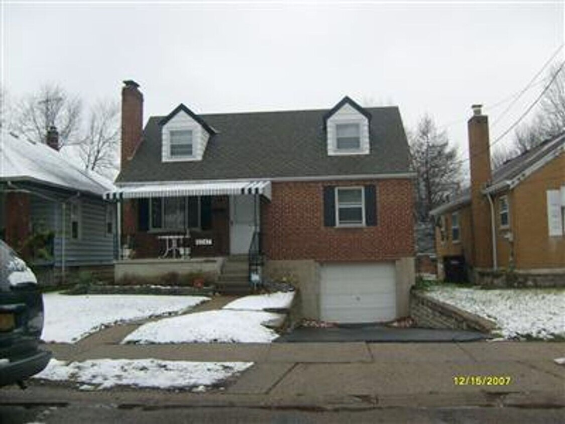 Foto principal - 3 bedroom house | Mayflower Ave |