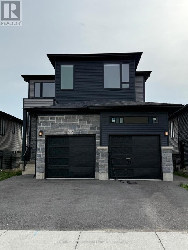 Building Photo - 562 Fairway Rd