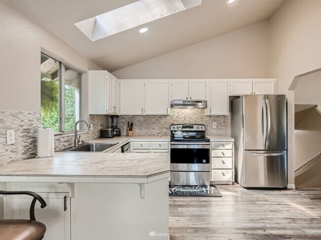 Foto del edificio - 5 Bedroom Single Family Home in Lake Stevens