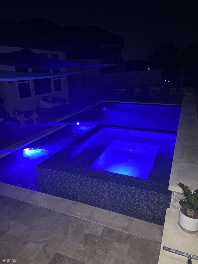 Foto del edificio - 5 br, 4 bath House - 654 Dayridge Dr