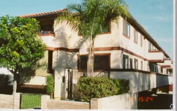 Building Photo - Locust Avenue Apartments