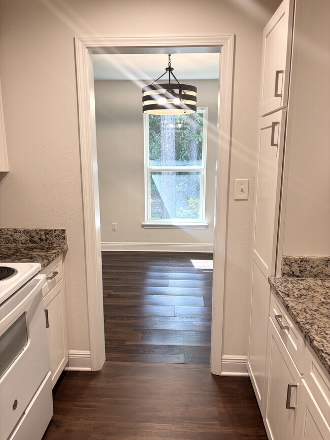 Foto del edificio - 1701 Paulding Ave