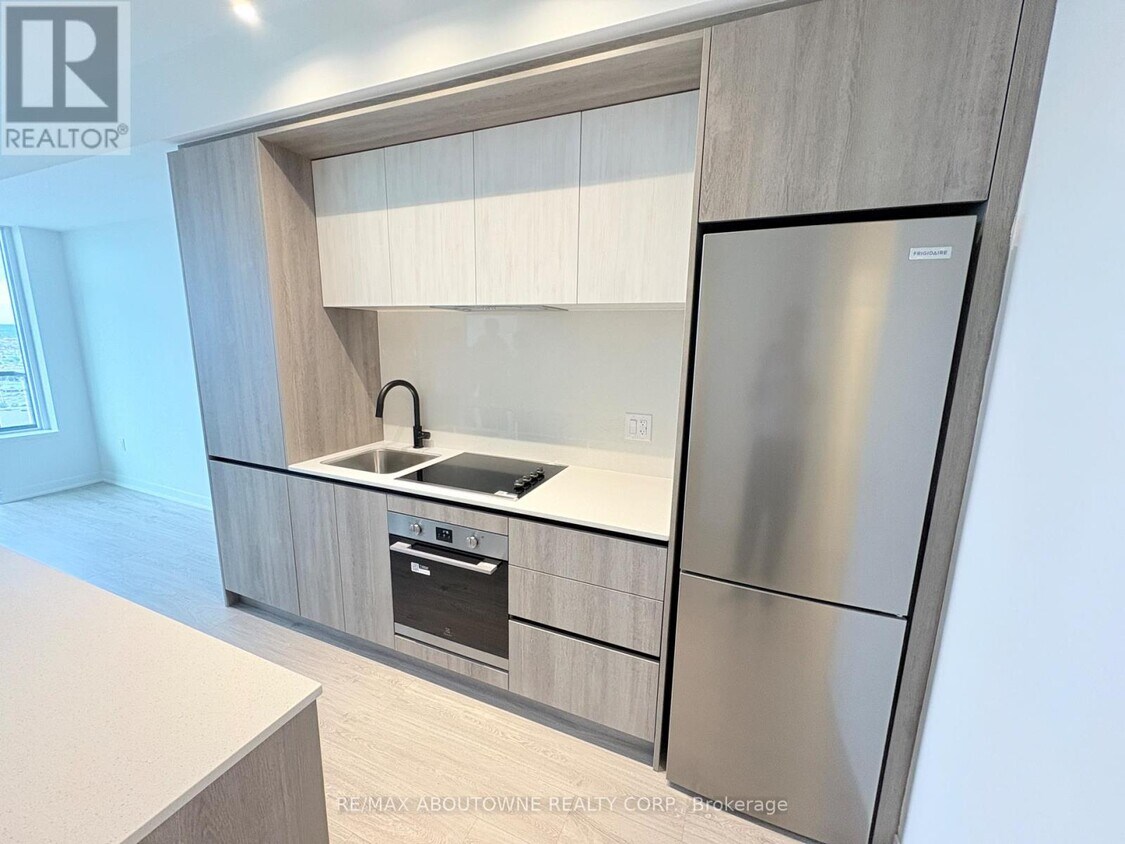 Photo principale - 2495-2495 Eglinton Ave W