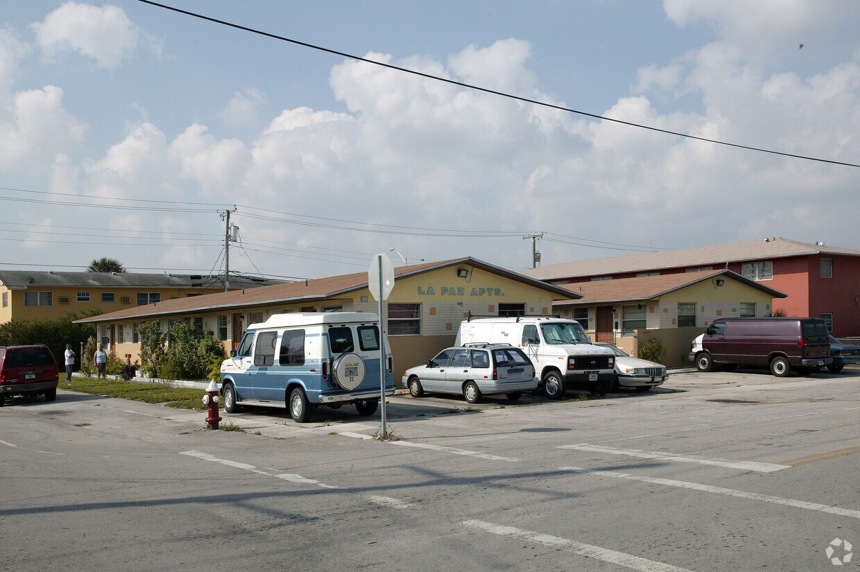 Las Palmas Apts. Apartments in Hialeah, FL