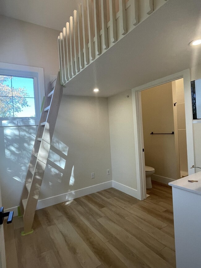 Building Photo - 8719-8110 110 St NW