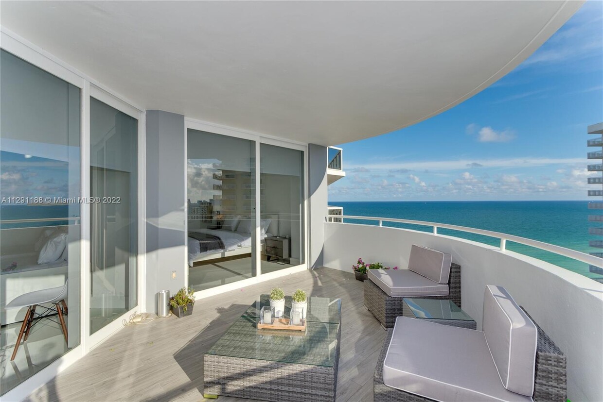 Foto principal - 6301 Collins Ave