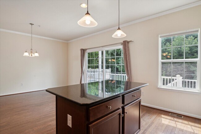 Foto del edificio - Lovely Townhome in Newark