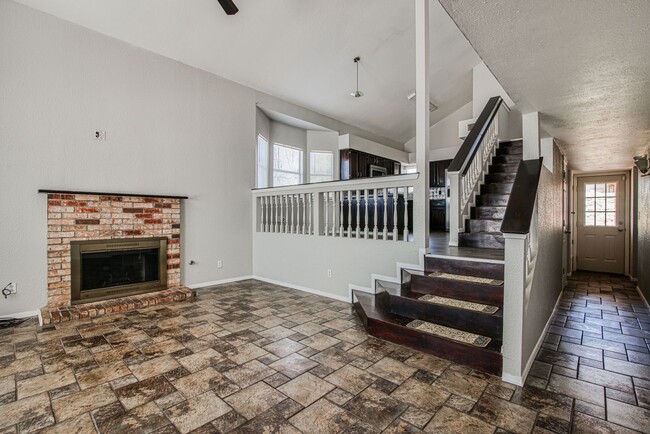 Building Photo - Beautiful Corner House in Northeast