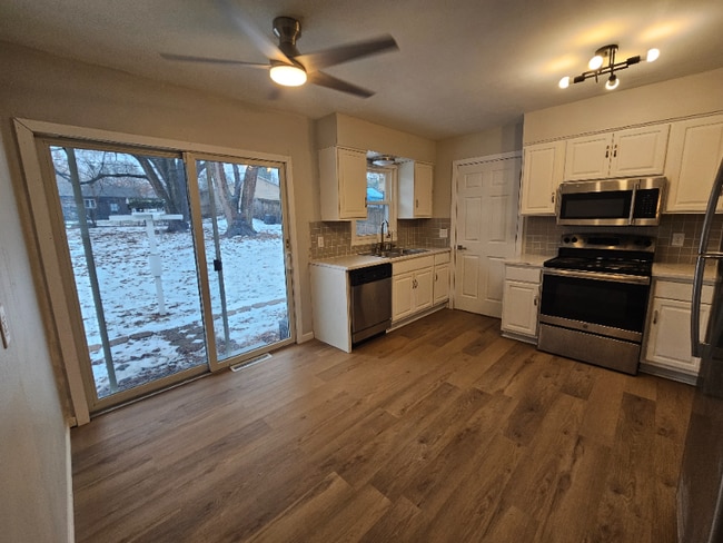 Foto del edificio - 1121 Debra Ln