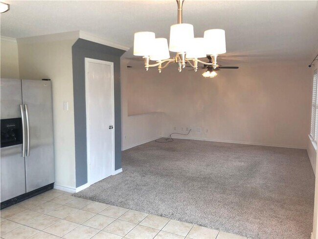 Building Photo - 1404 Sequoia Dr