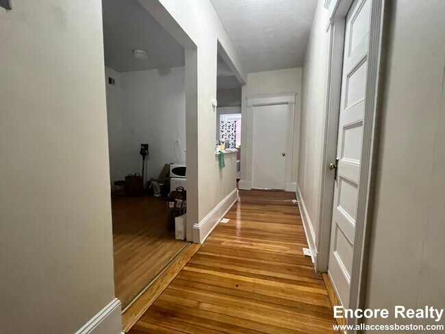 Foto del edificio - 1589 Beacon St
