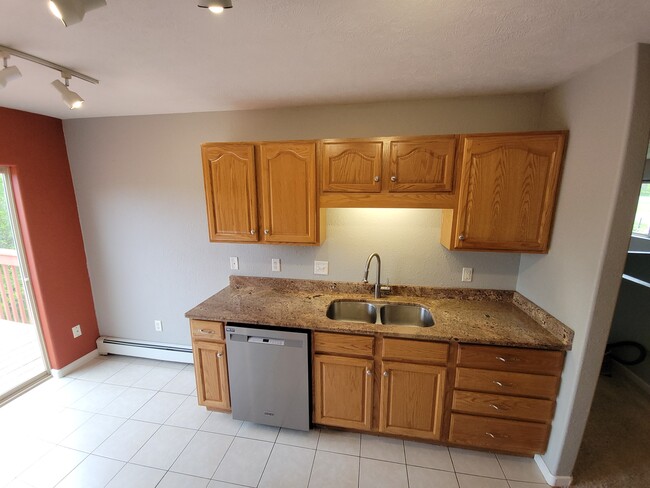 Kitchen - 5259 Falcon Dr