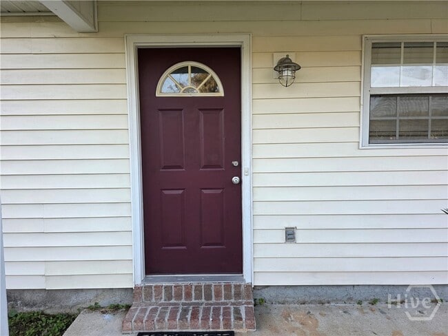 Building Photo - 585 Rushing St