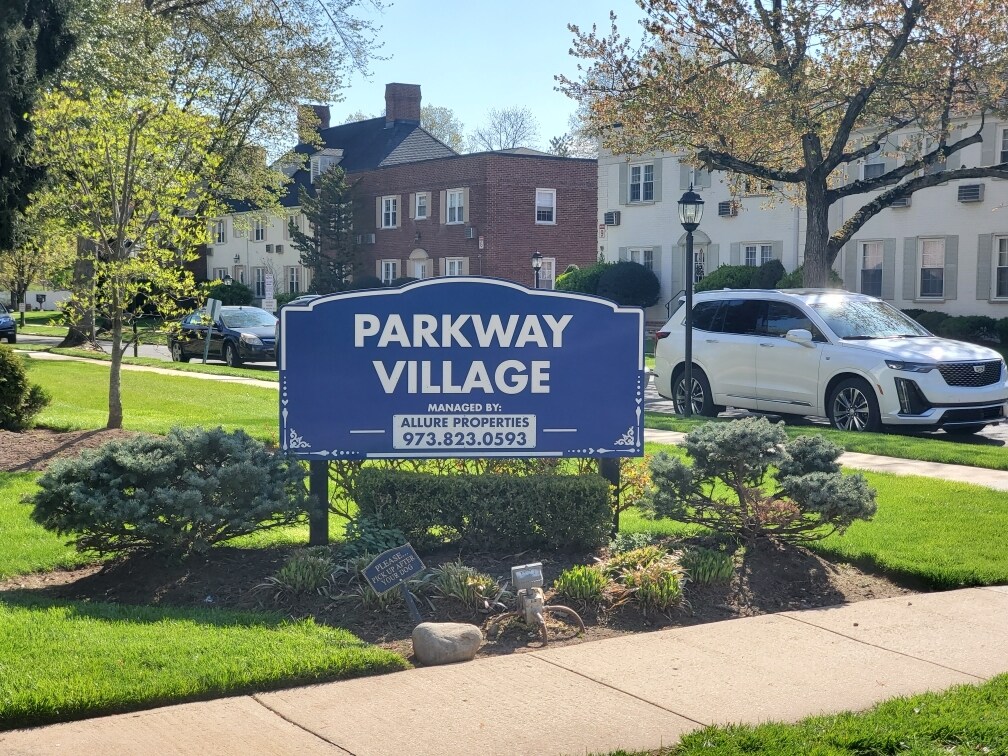 Primary Photo - 35 Parkway Vlg