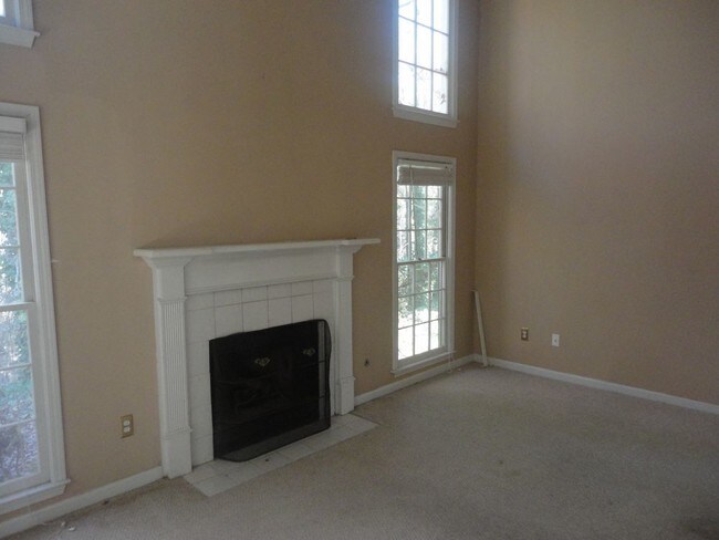 Building Photo - 1421 Rosewood Creek Dr