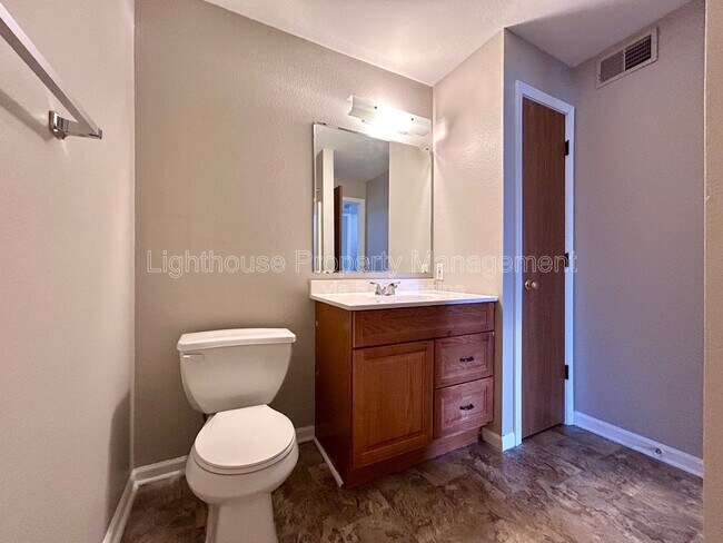 Foto del edificio - 585 W Randall St