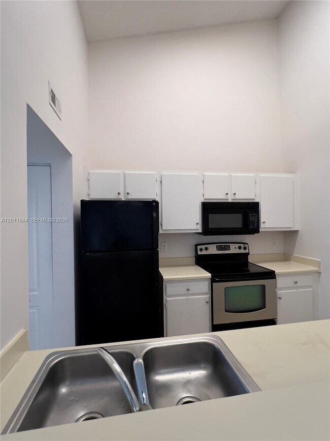 Foto del edificio - 2880 N Oakland Forest Dr