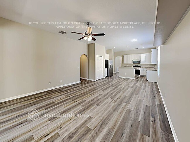 Building Photo - 3839 Regents Way