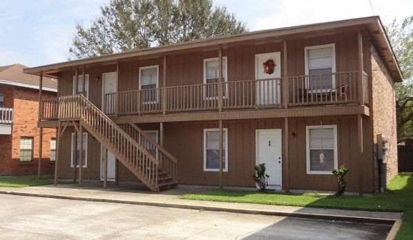 Primary Photo - Mall Circle Apartments