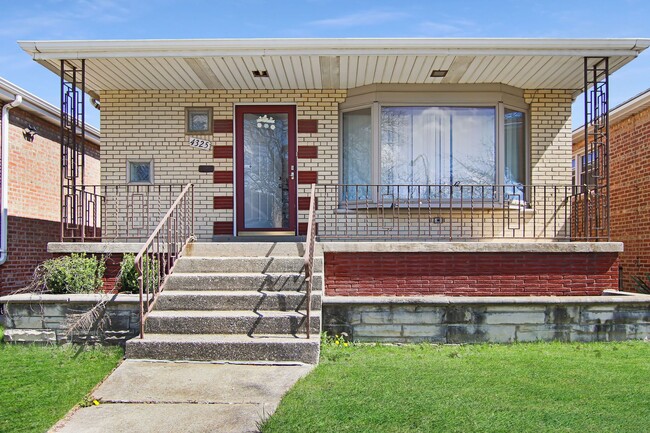 Building Photo - 4325 S Kedvale Ave