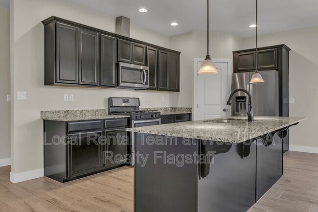 Foto del edificio - 781 N Forest View Dr