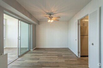 Marine Towers West photo'