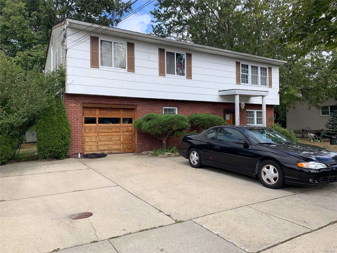 244240 40th St, Lindenhurst, NY 11757 House for Rent in Lindenhurst