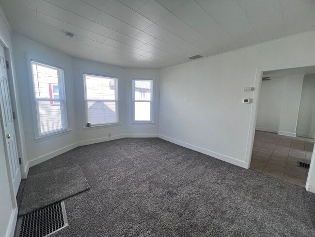 Building Photo - Three Bedroom Single Family Home!