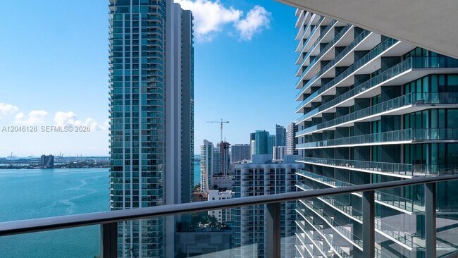 Foto del edificio - 650 NE 32nd St