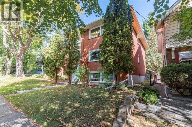 Photo du bâtiment - 62 Moore Ave