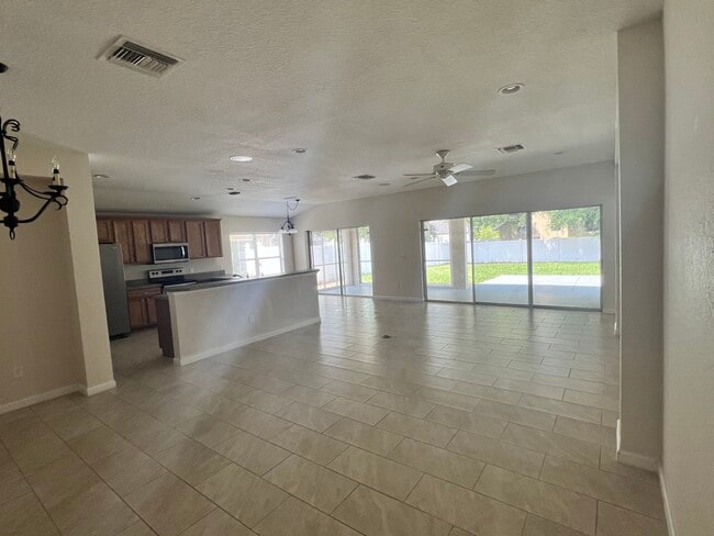 Building Photo - 4310 SW 57th Ave