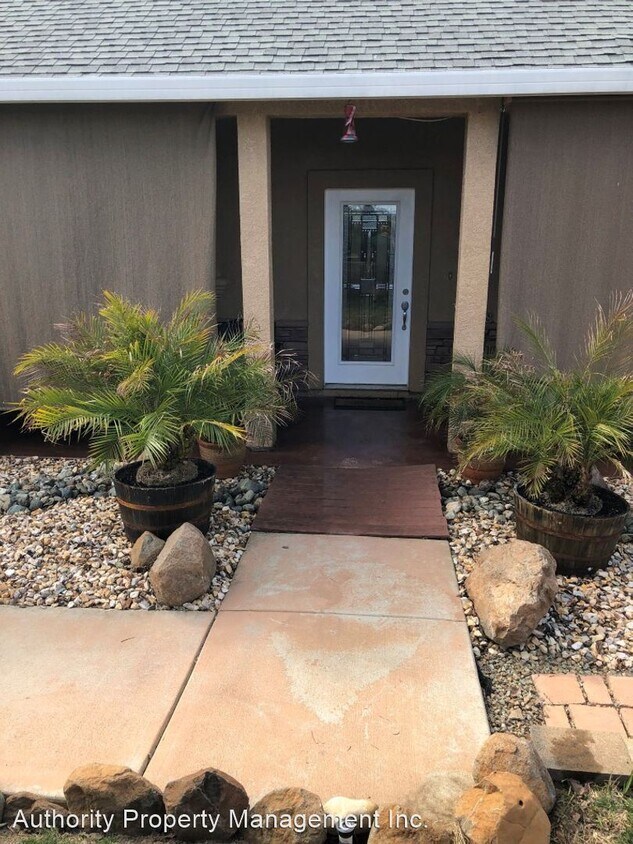 Foto principal - 3 br, 2 bath House - 19499 Lake California...