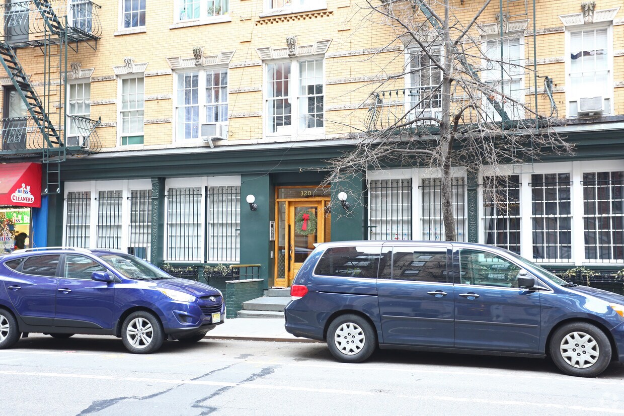 Building Photo - 320 E 91st St