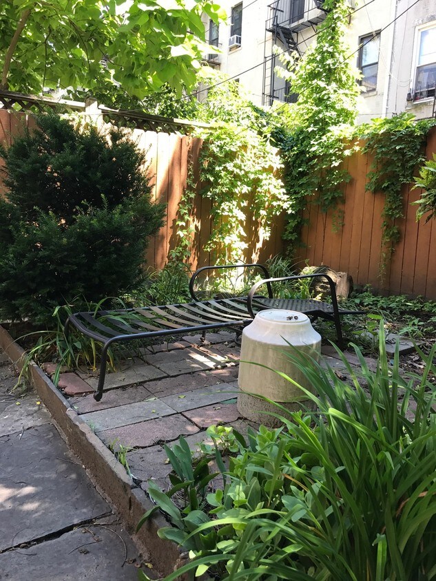 Primary Photo - 120 Kent St